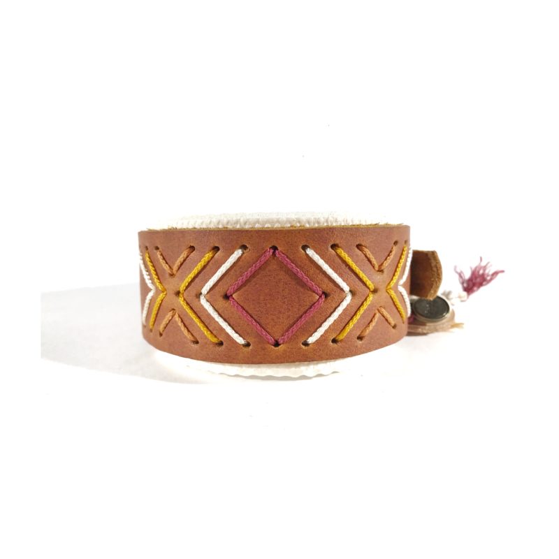 fettleder halsband mit ethno muster